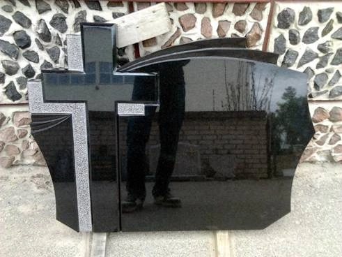 Czarna tablica o geometrycznej formie